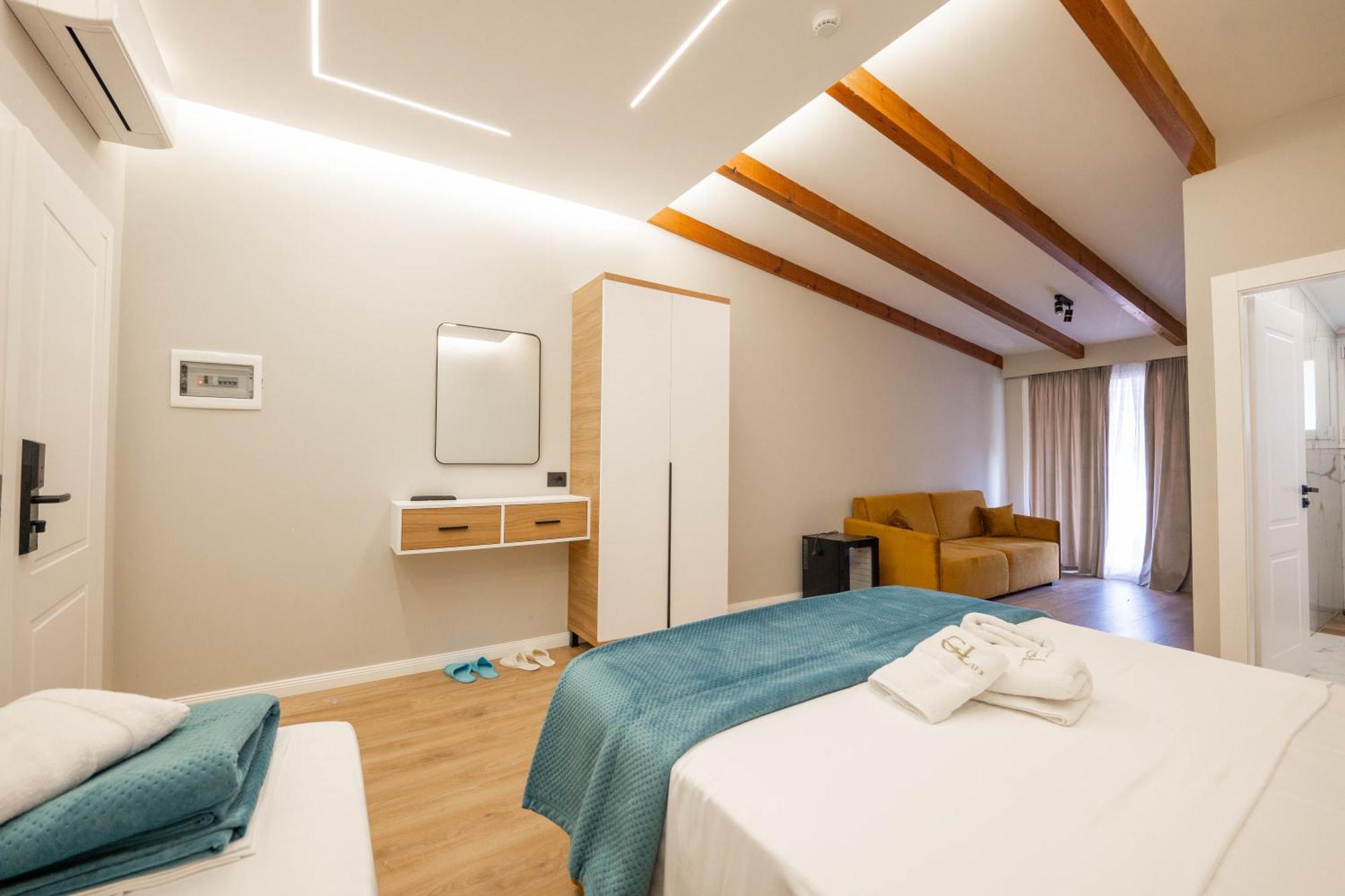Golemi Lux Hotel Экстерьер фото
