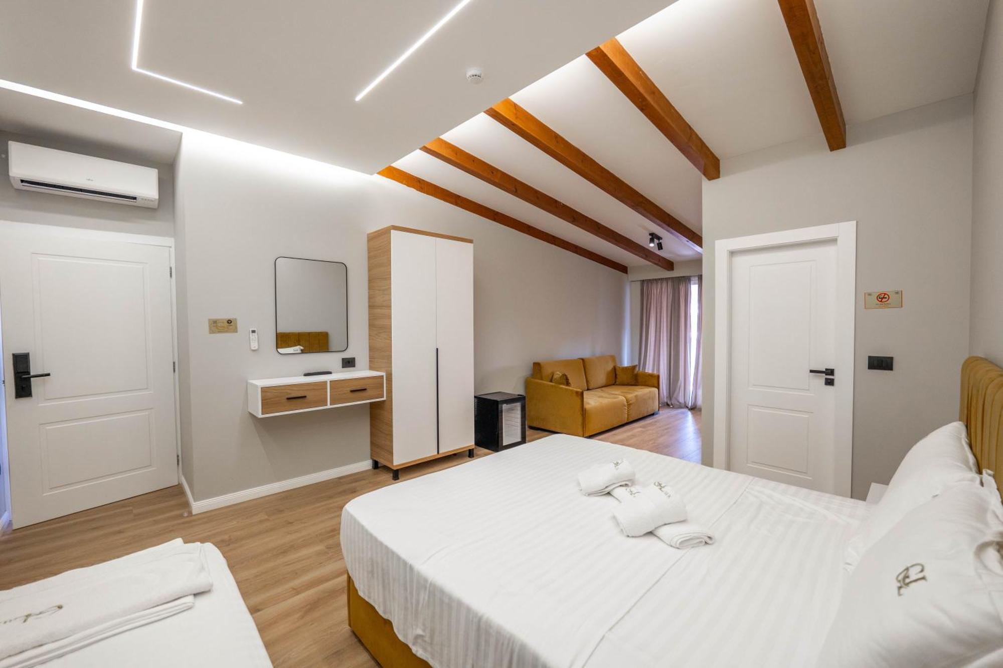 Golemi Lux Hotel Экстерьер фото