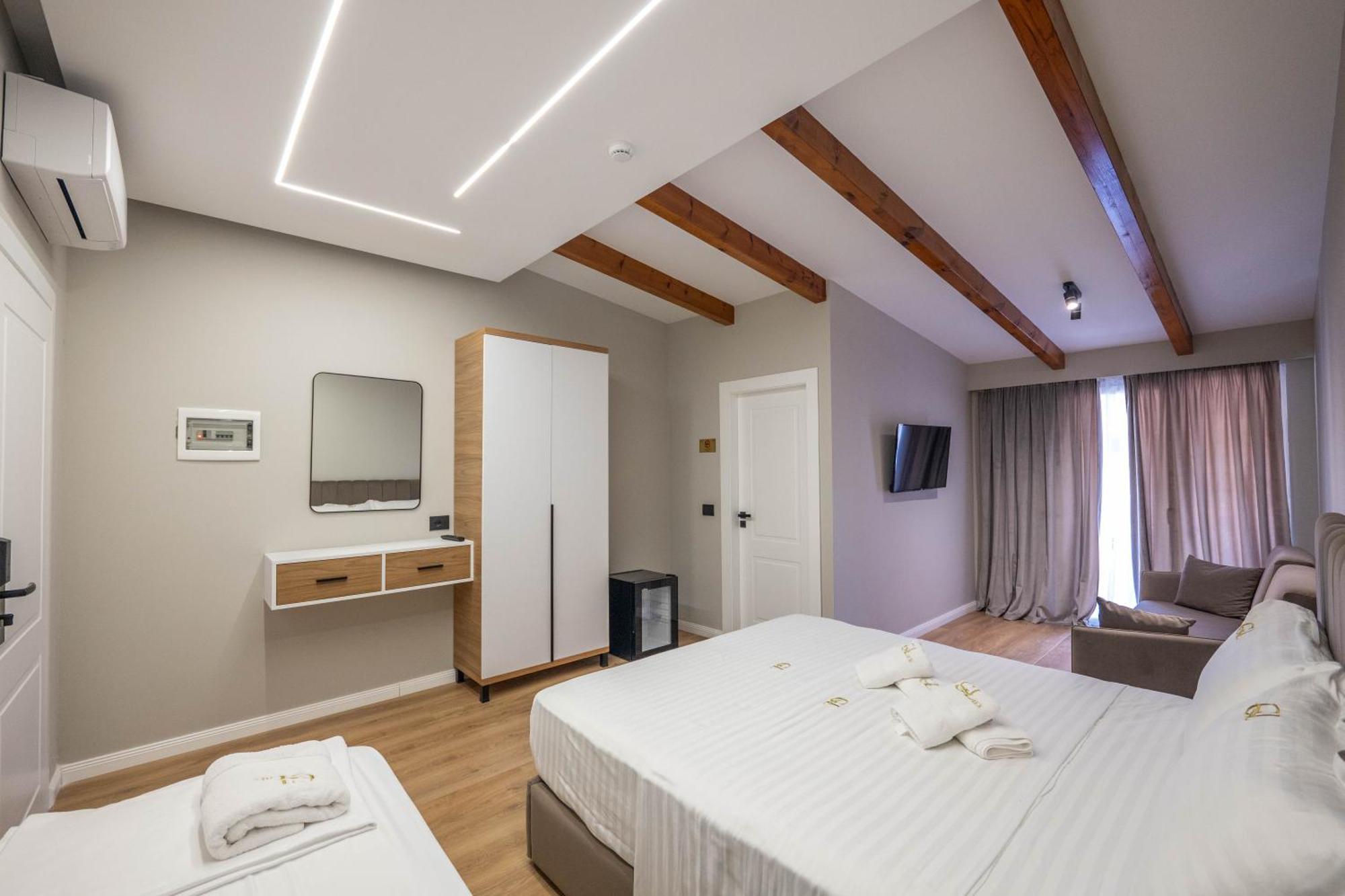 Golemi Lux Hotel Экстерьер фото