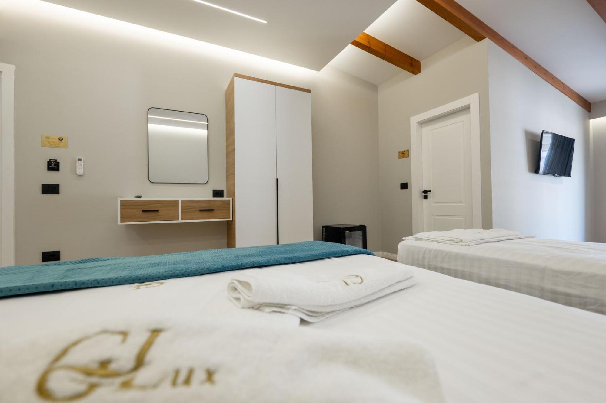 Golemi Lux Hotel Экстерьер фото